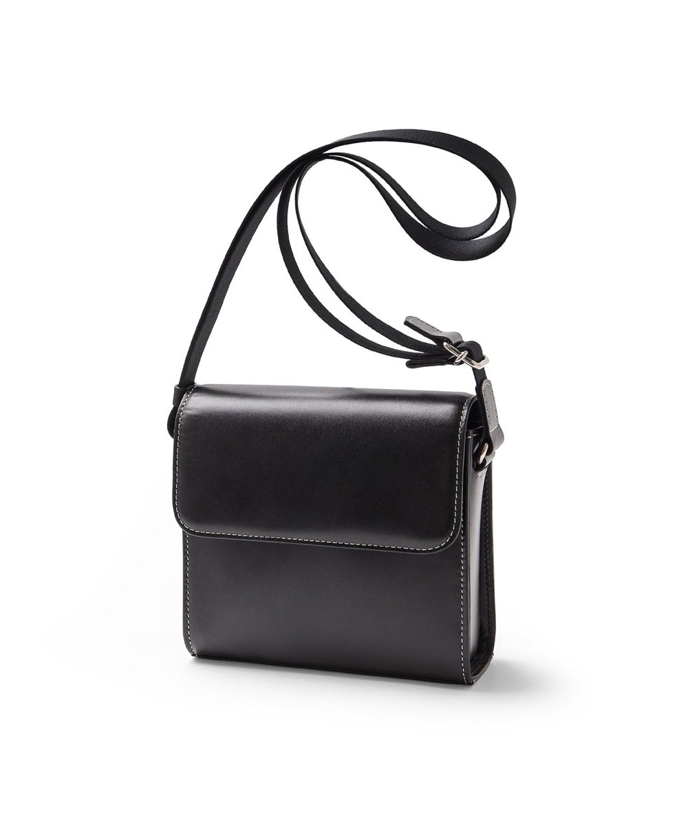 イズイット ユーゲント スクエアレザーショルダーバッグ