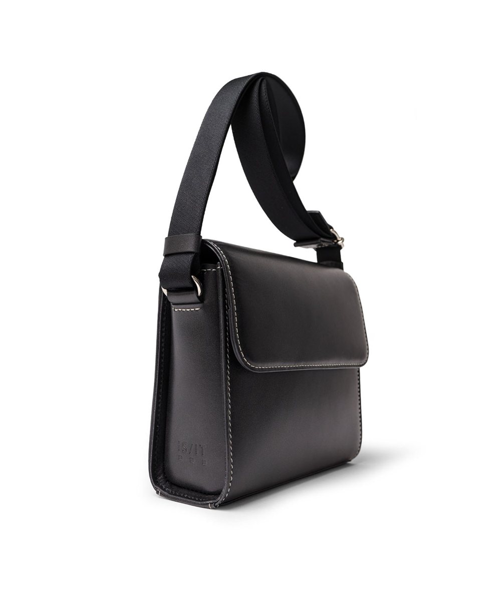 イズイット ユーゲント スクエアレザーショルダーバッグ