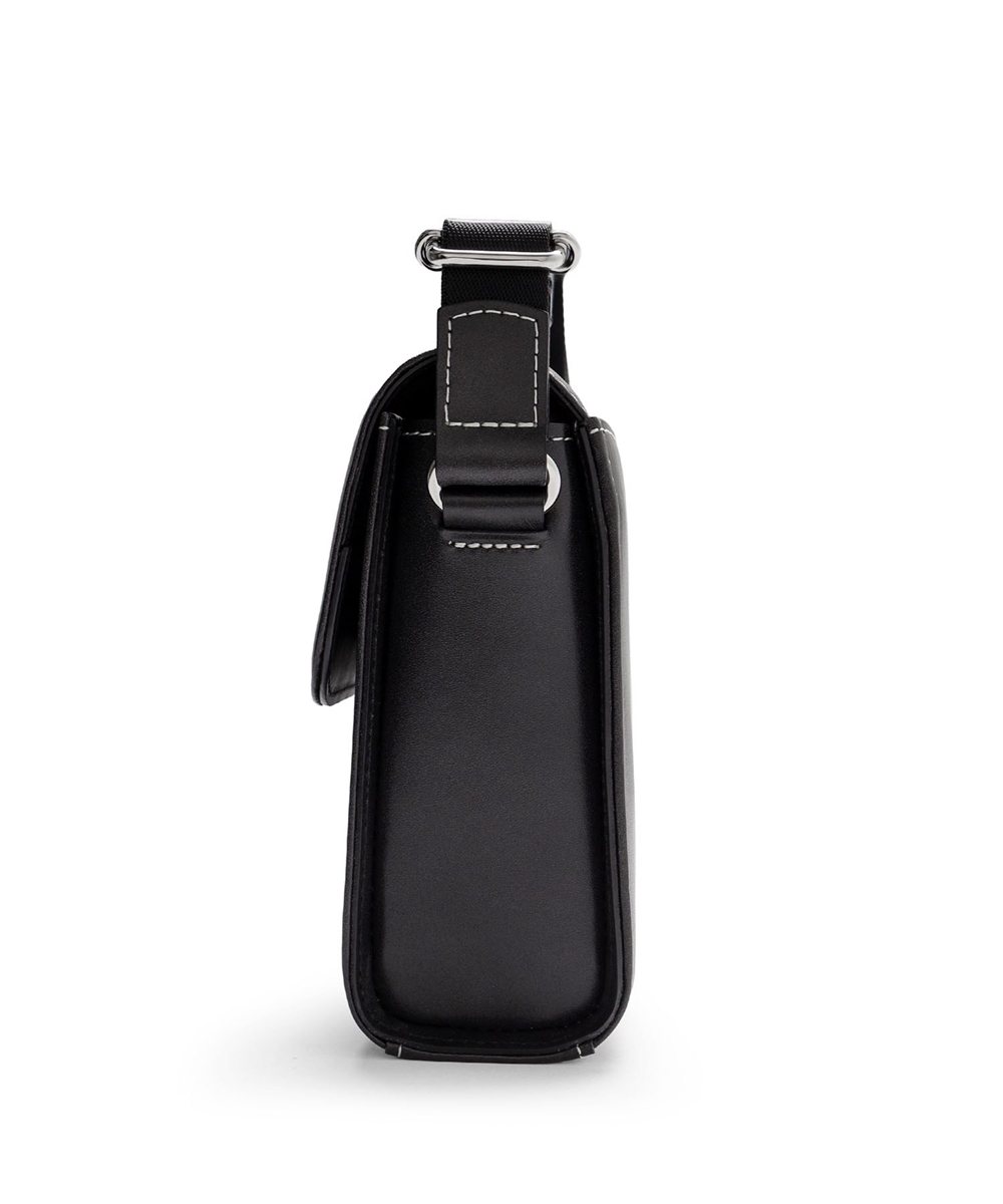 イズイット ユーゲント スクエアレザーショルダーバッグ