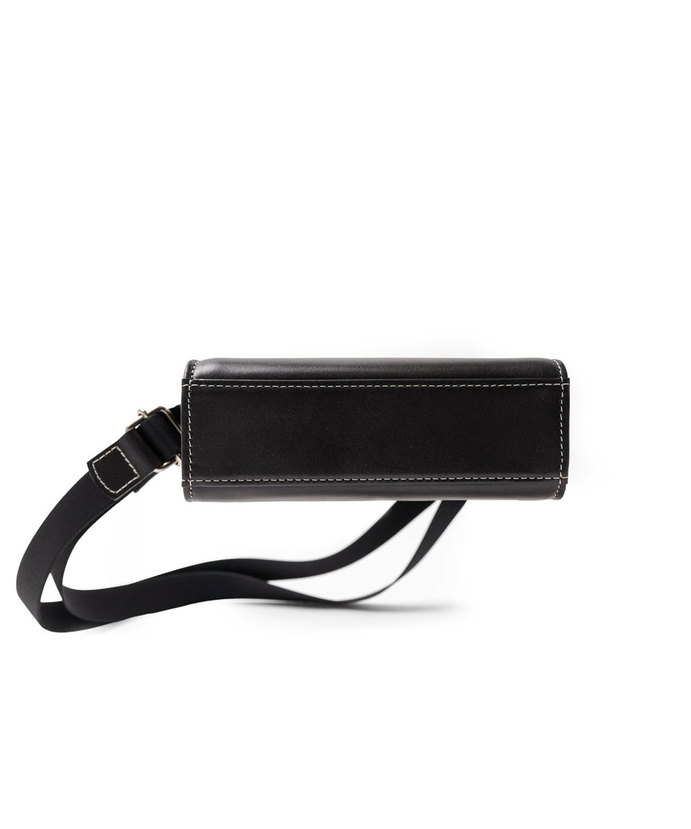 イズイット ユーゲント スクエアレザーショルダーバッグ