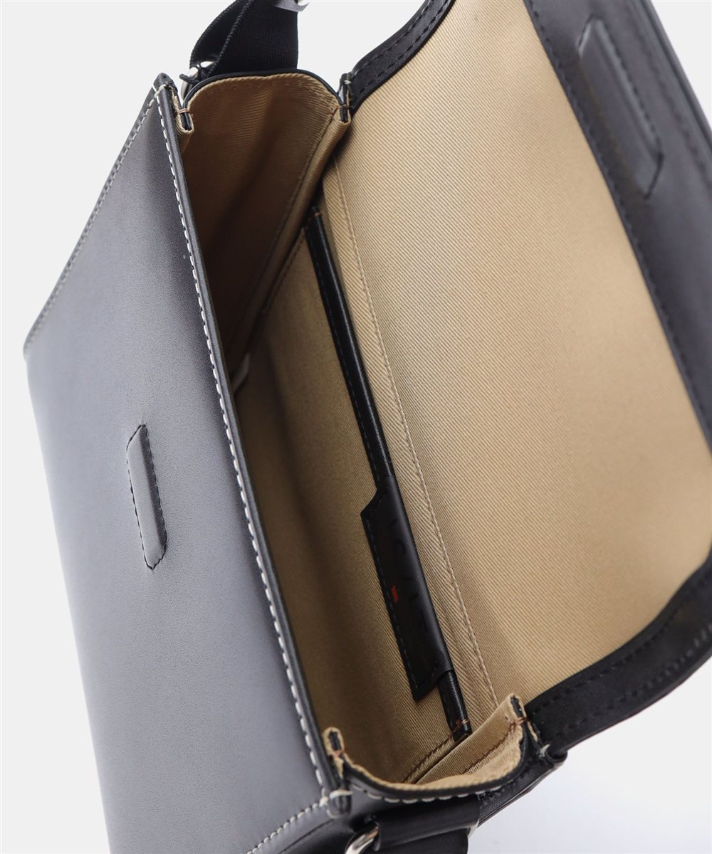 イズイット ユーゲント スクエアレザーショルダーバッグ