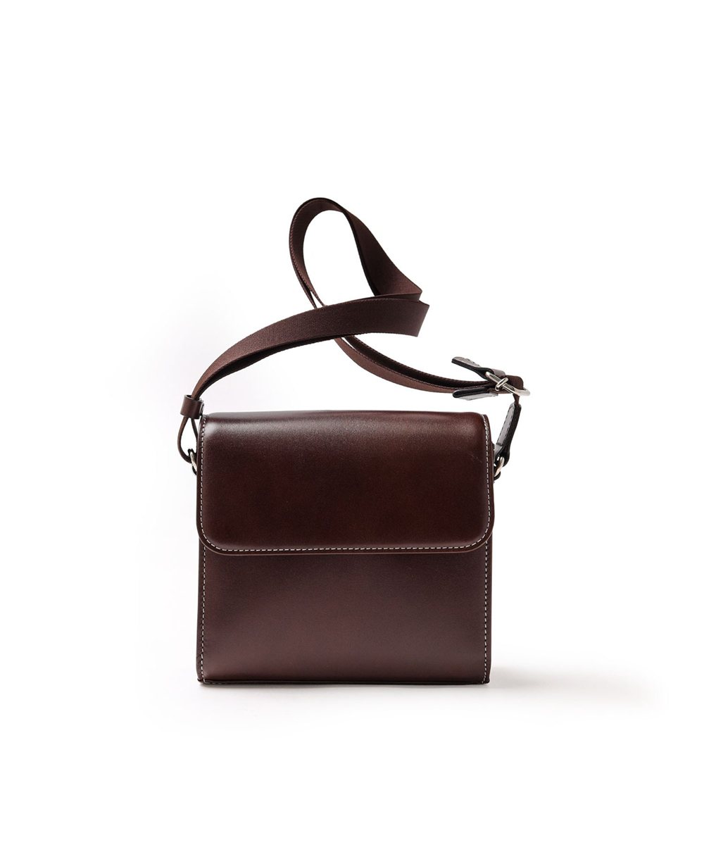 イズイット ユーゲント スクエアレザーショルダーバッグ