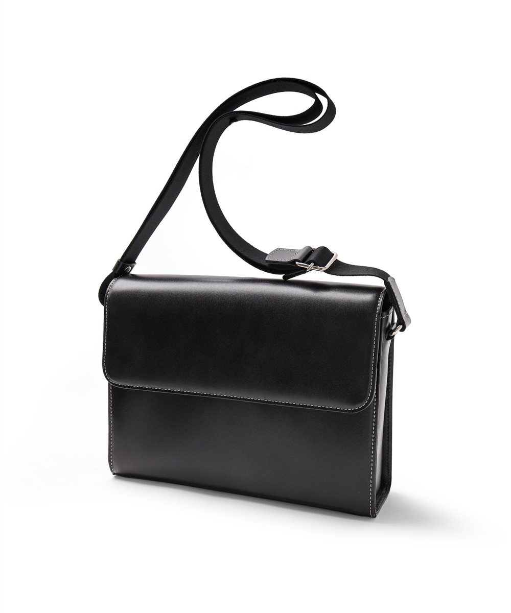 イズイット ユーゲント レザーショルダーバッグ