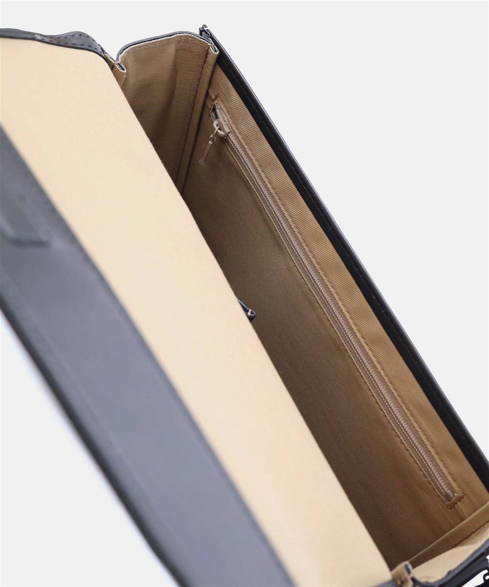 イズイット ユーゲント レザーショルダーバッグ