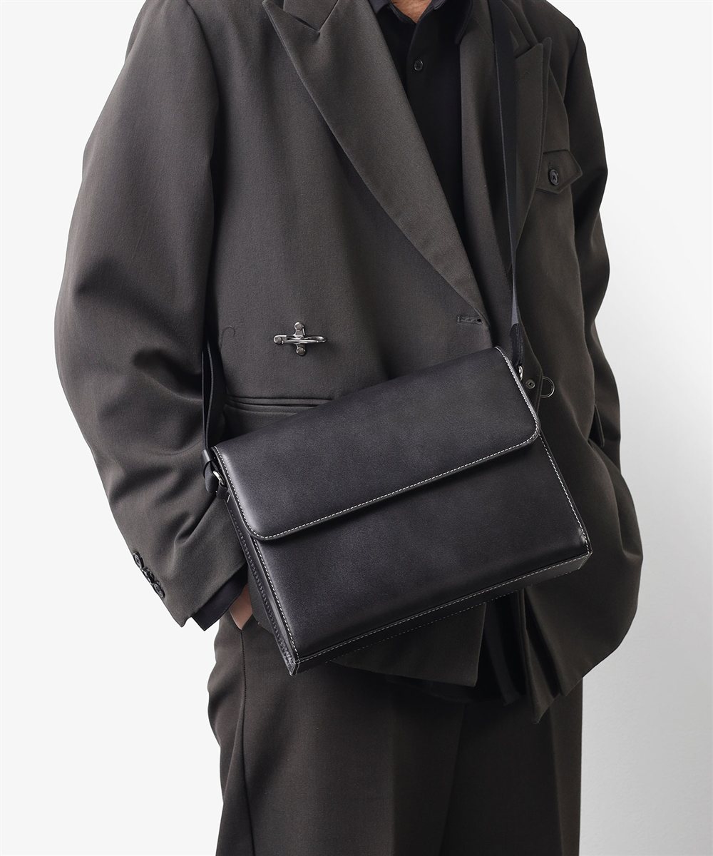 イズイット ユーゲント レザーショルダーバッグ