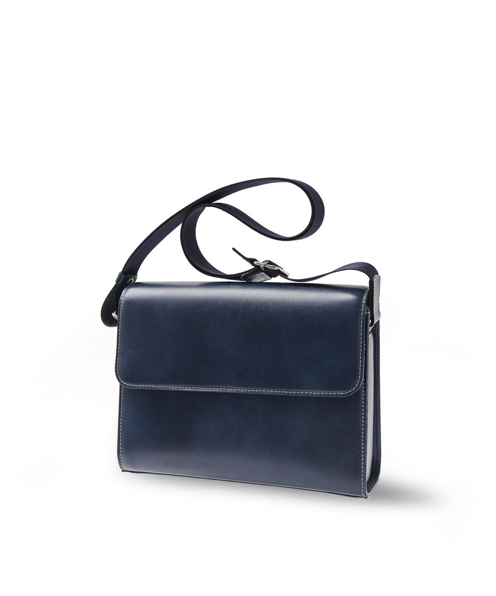 イズイット ユーゲント レザーショルダーバッグ