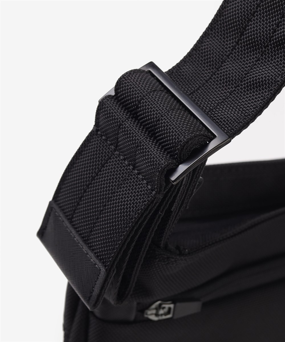 イズイット X-PAC ショルダーバッグ A4