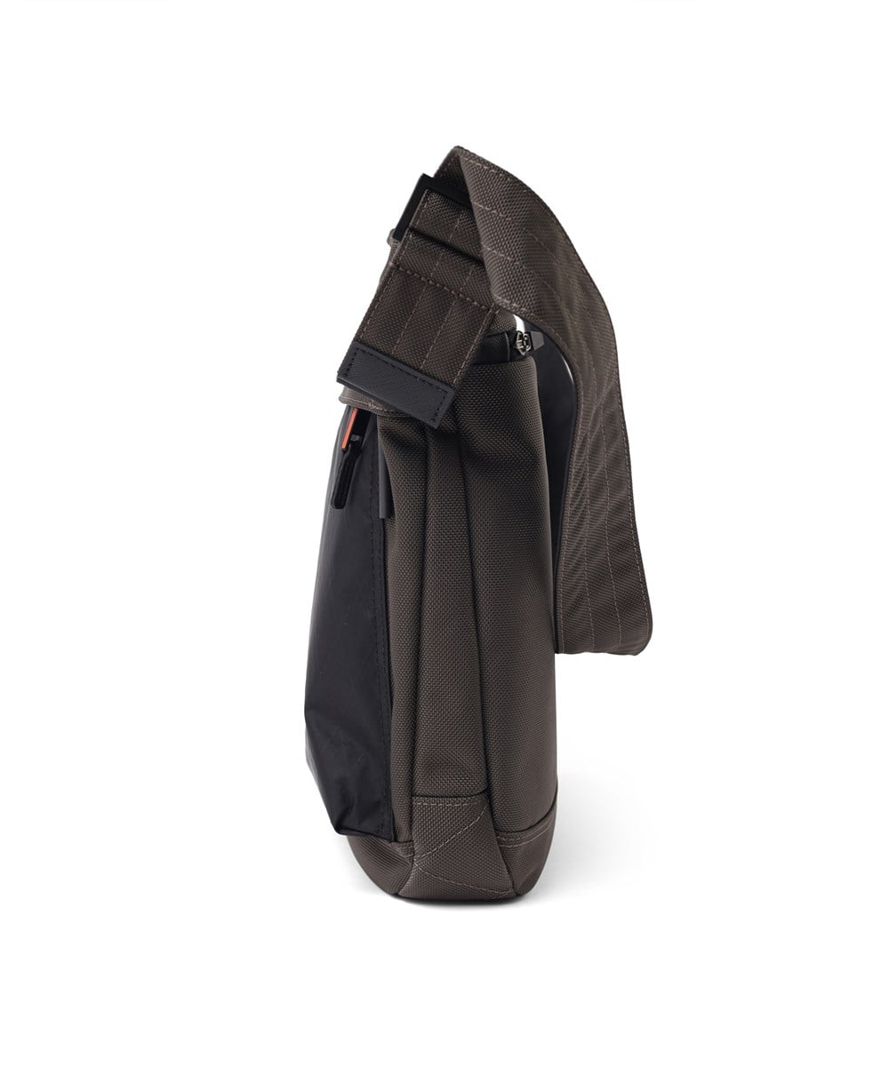 イズイット X-PAC ショルダーバッグ B4 13.3インチPC対応