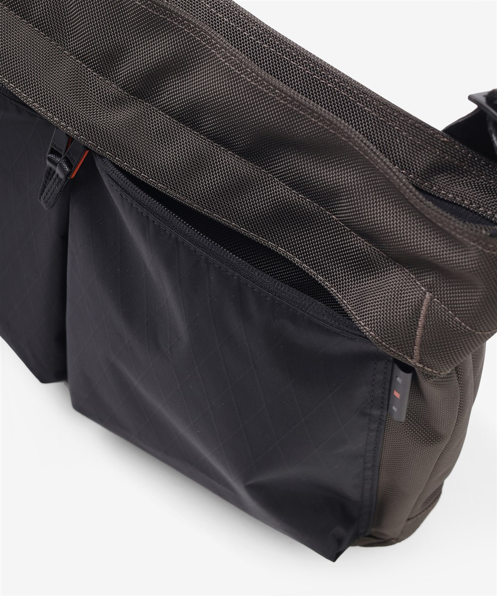 イズイット X-PAC ショルダーバッグ B4 13.3インチPC対応