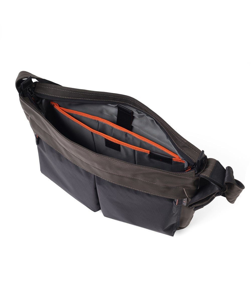 イズイット X-PAC ショルダーバッグ B4 13.3インチPC対応