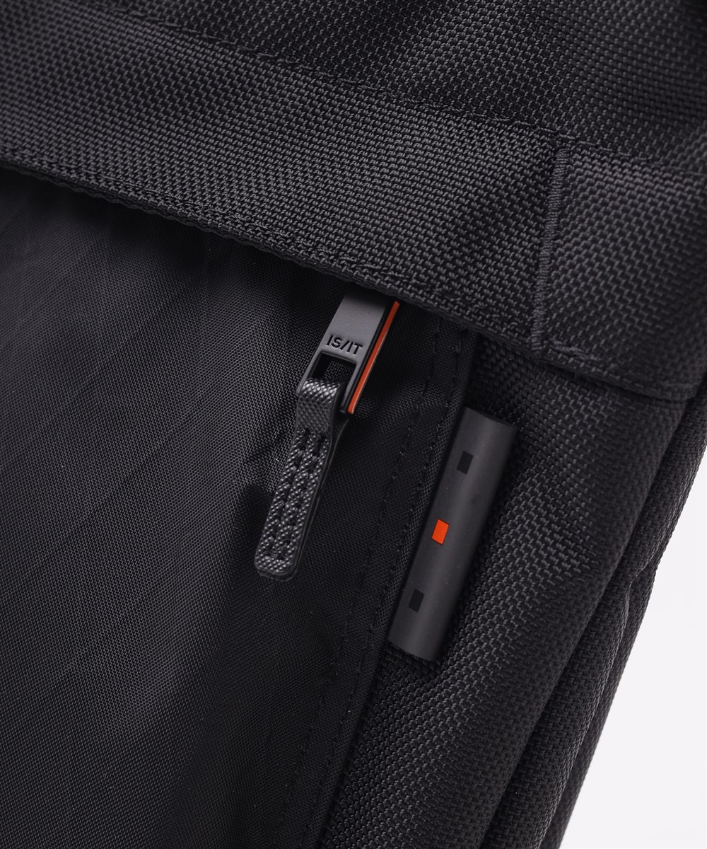 イズイット X-PAC ショルダーバッグ B4 13.3インチPC対応