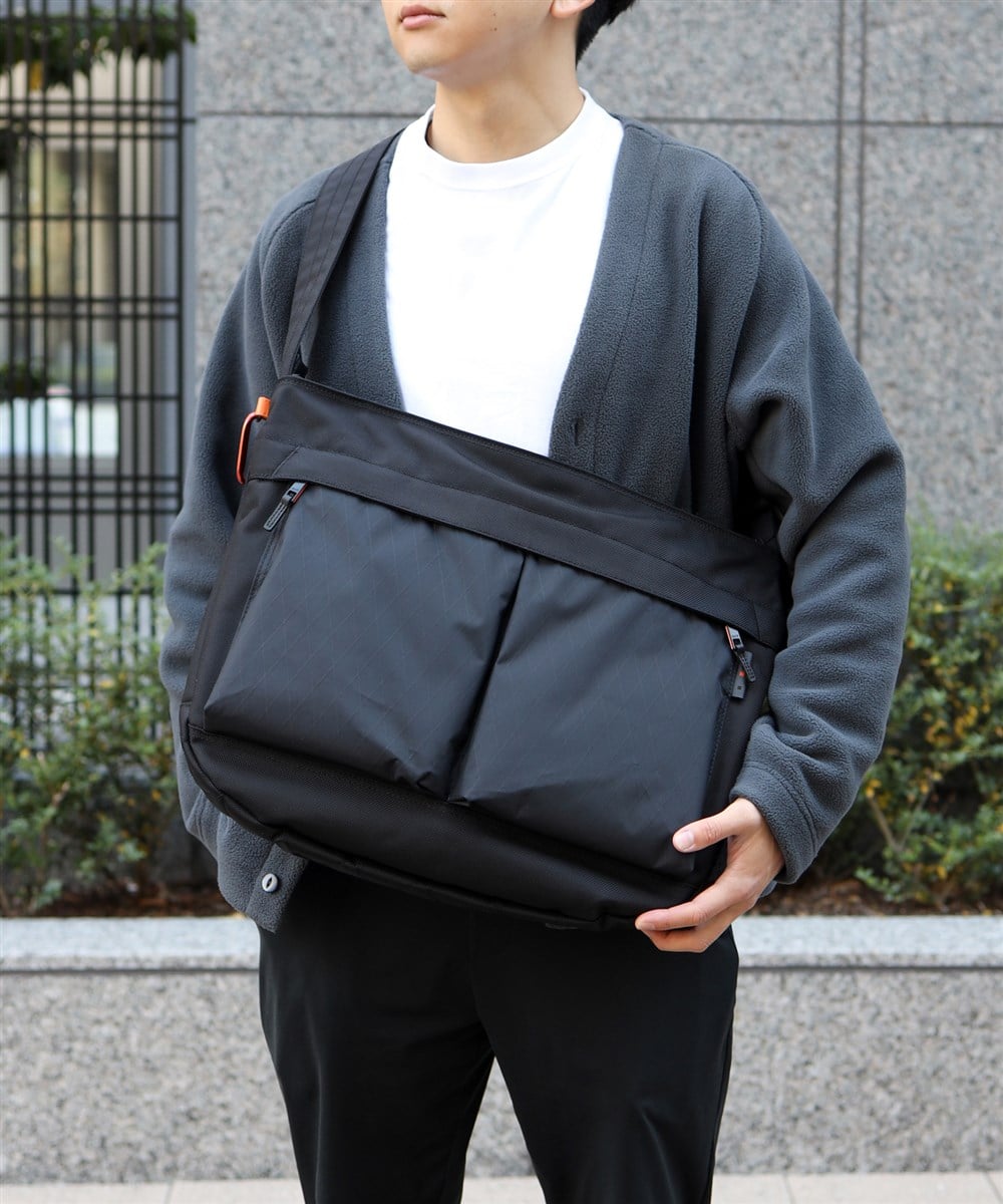イズイット X-PAC ショルダーバッグ B4 13.3インチPC対応