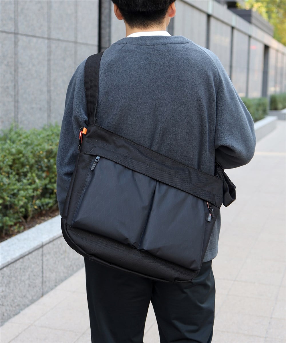 イズイット X-PAC ショルダーバッグ B4 13.3インチPC対応