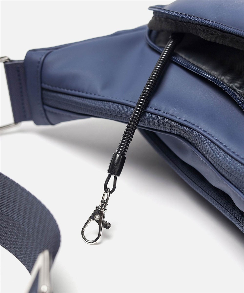 イズイット マイナビカジビジ ショルダーバッグ A4