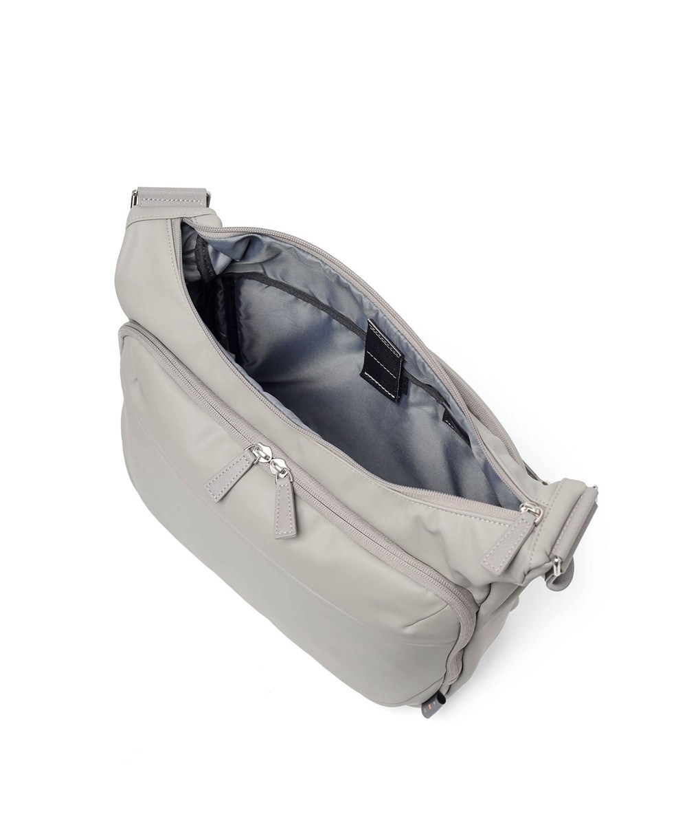 イズイット マイナビカジビジ ショルダーバッグ A4