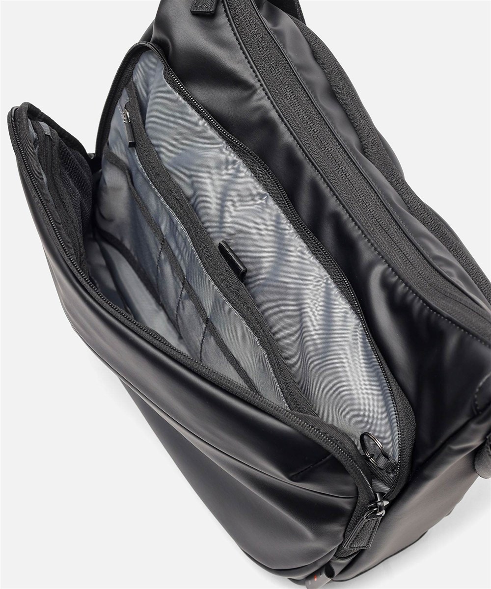 イズイット マイナビカジビジ ショルダーバッグ A4