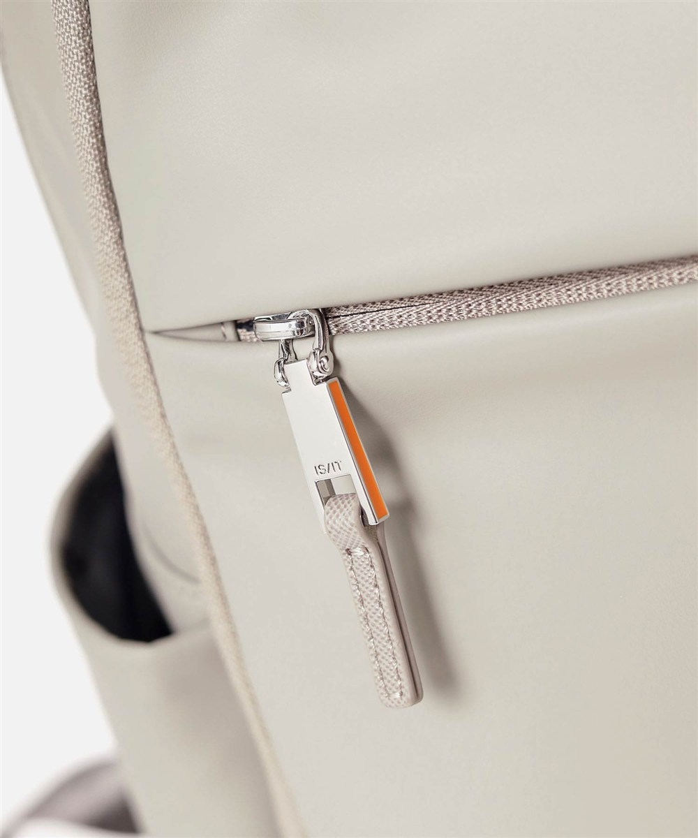 イズイット マイナビカジビジ リュック A4 13.3インチPC対応