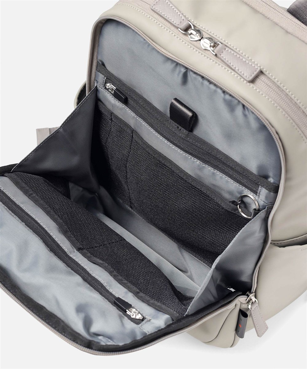 イズイット マイナビカジビジ リュック A4 13.3インチPC対応