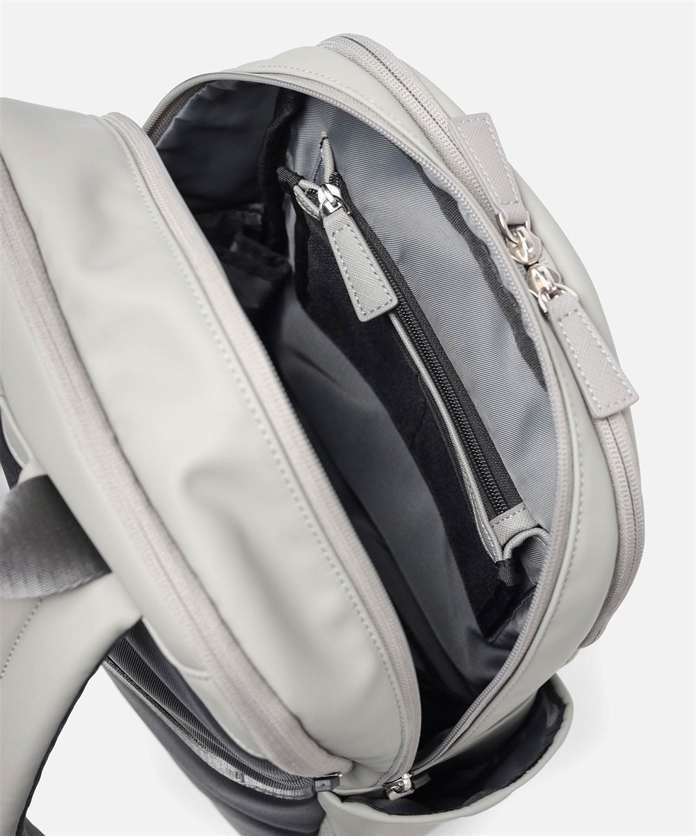 イズイット マイナビカジビジ リュック A4 13.3インチPC対応