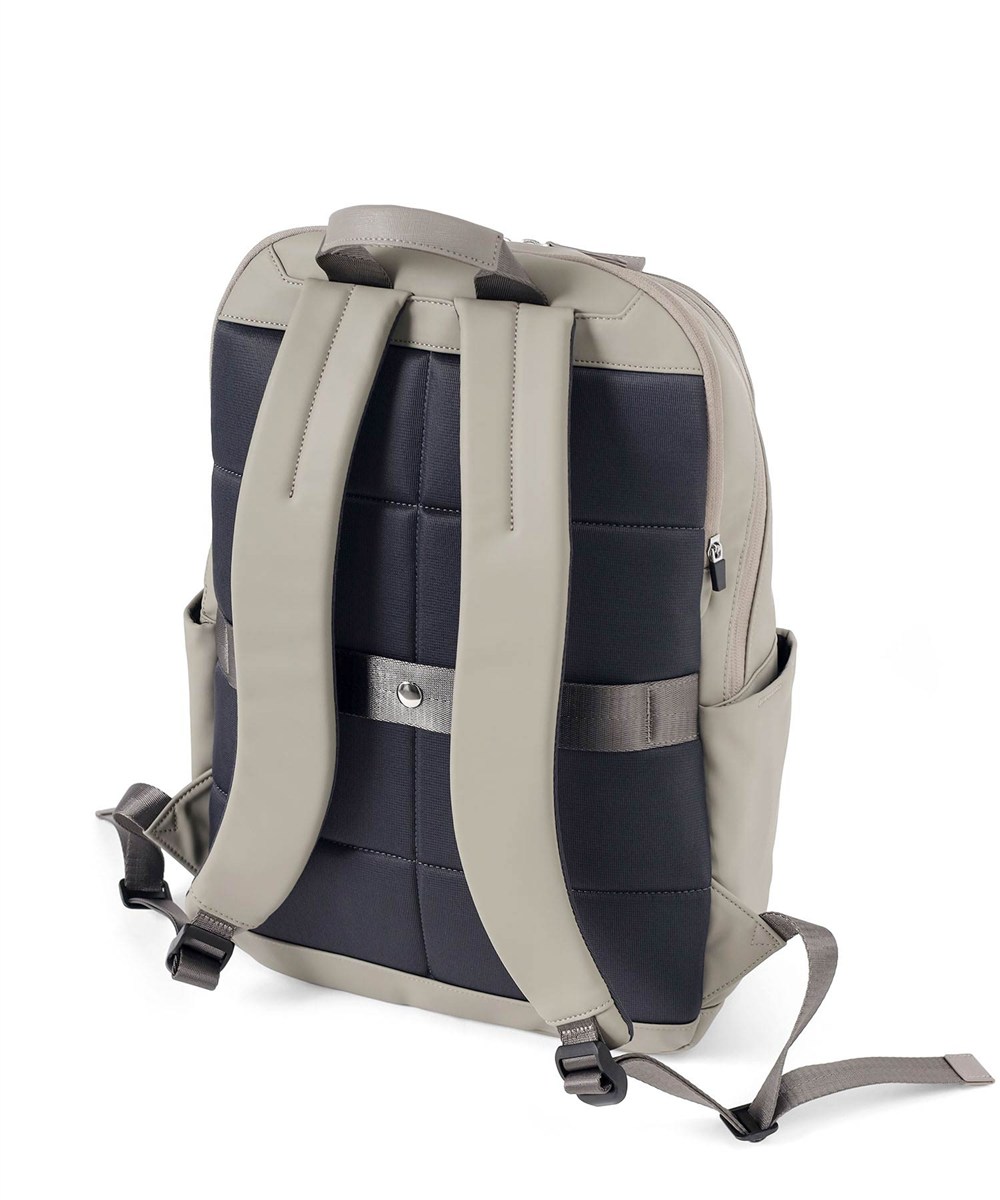 イズイット マイナビカジビジ リュック B4 15.6インチPC対応