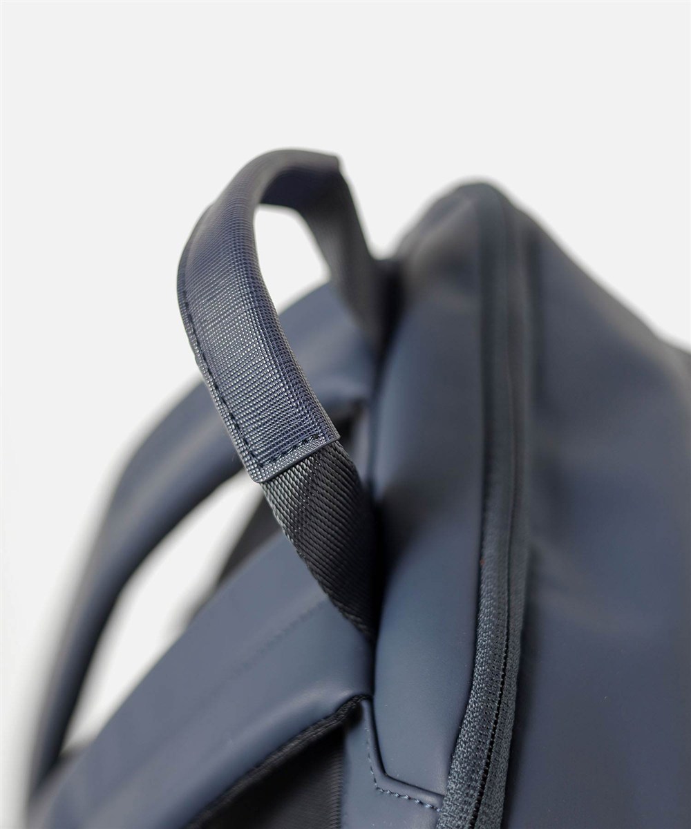 イズイット マイナビカジビジ リュック B4 15.6インチPC対応