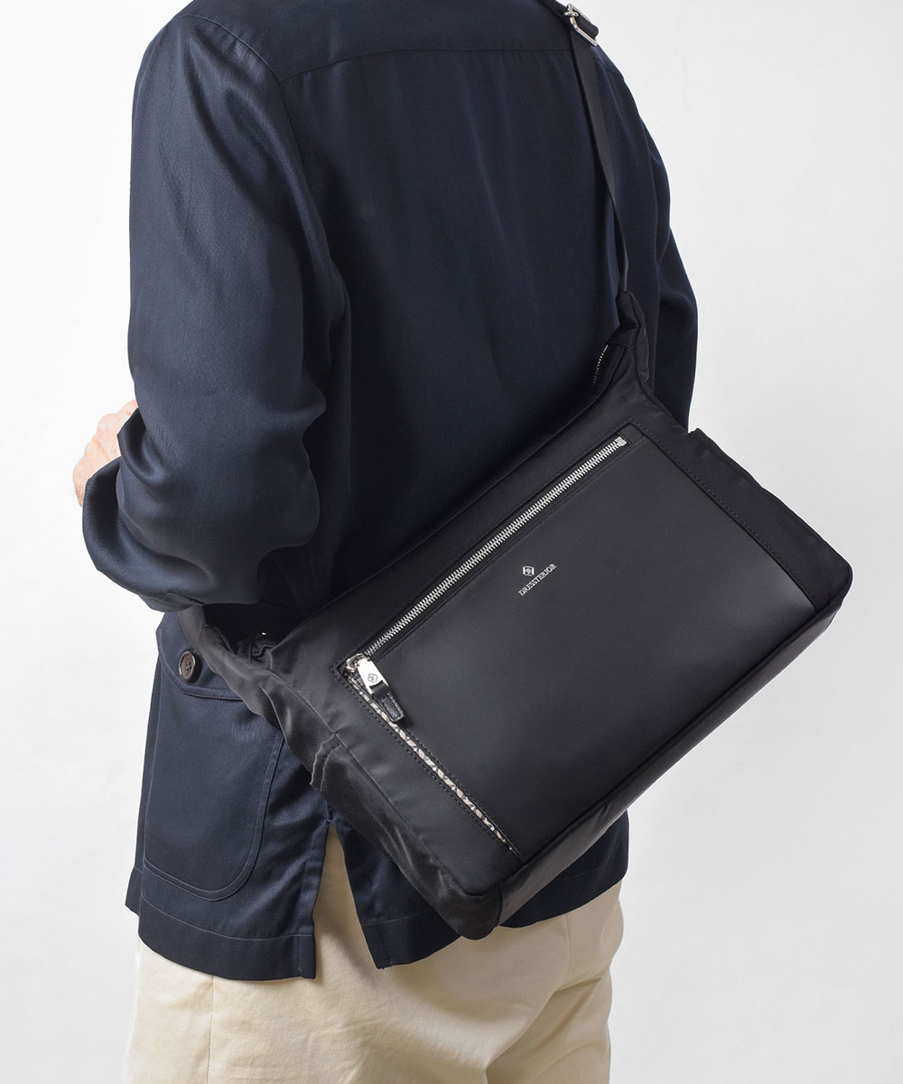 ドレステリア レークランド ショルダーバッグ A4