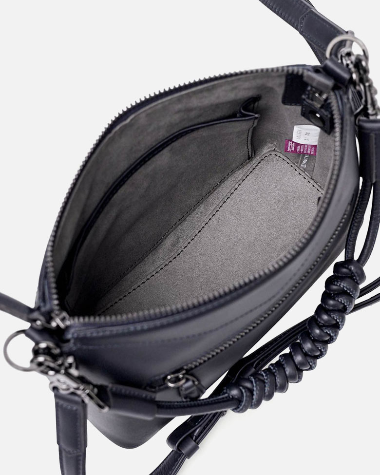 フジタカ トレッソ レザーショルダーバッグ