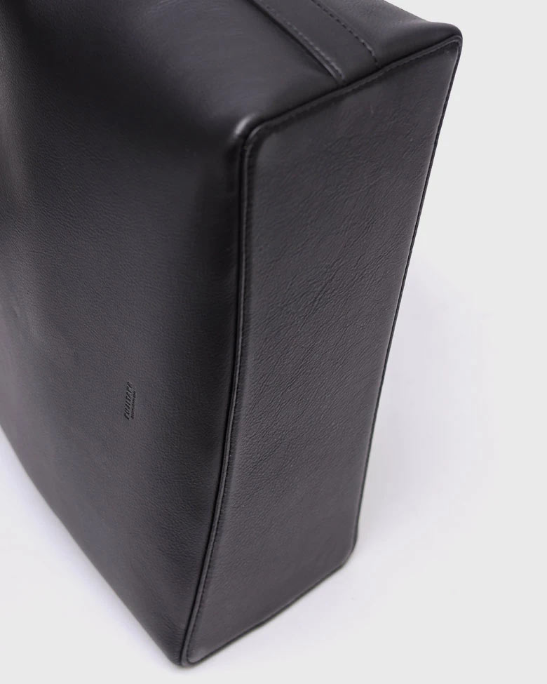 フジタカ トレッソ レザーショルダーバッグ