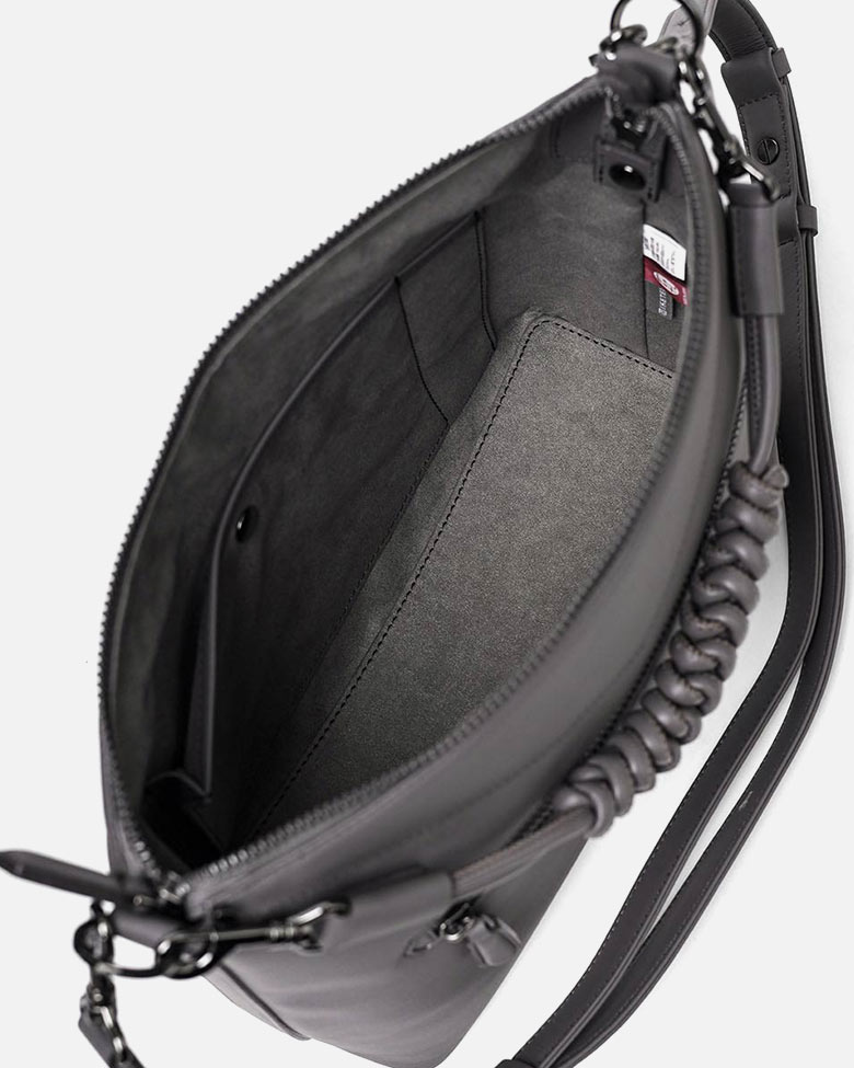 フジタカ トレッソ レザーショルダーバッグ