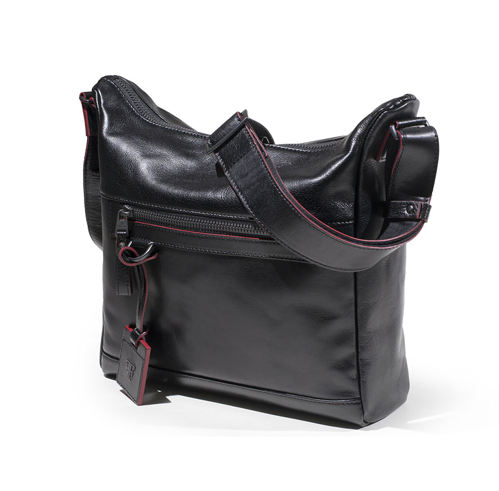 フジタカ レザーショルダーバッグ