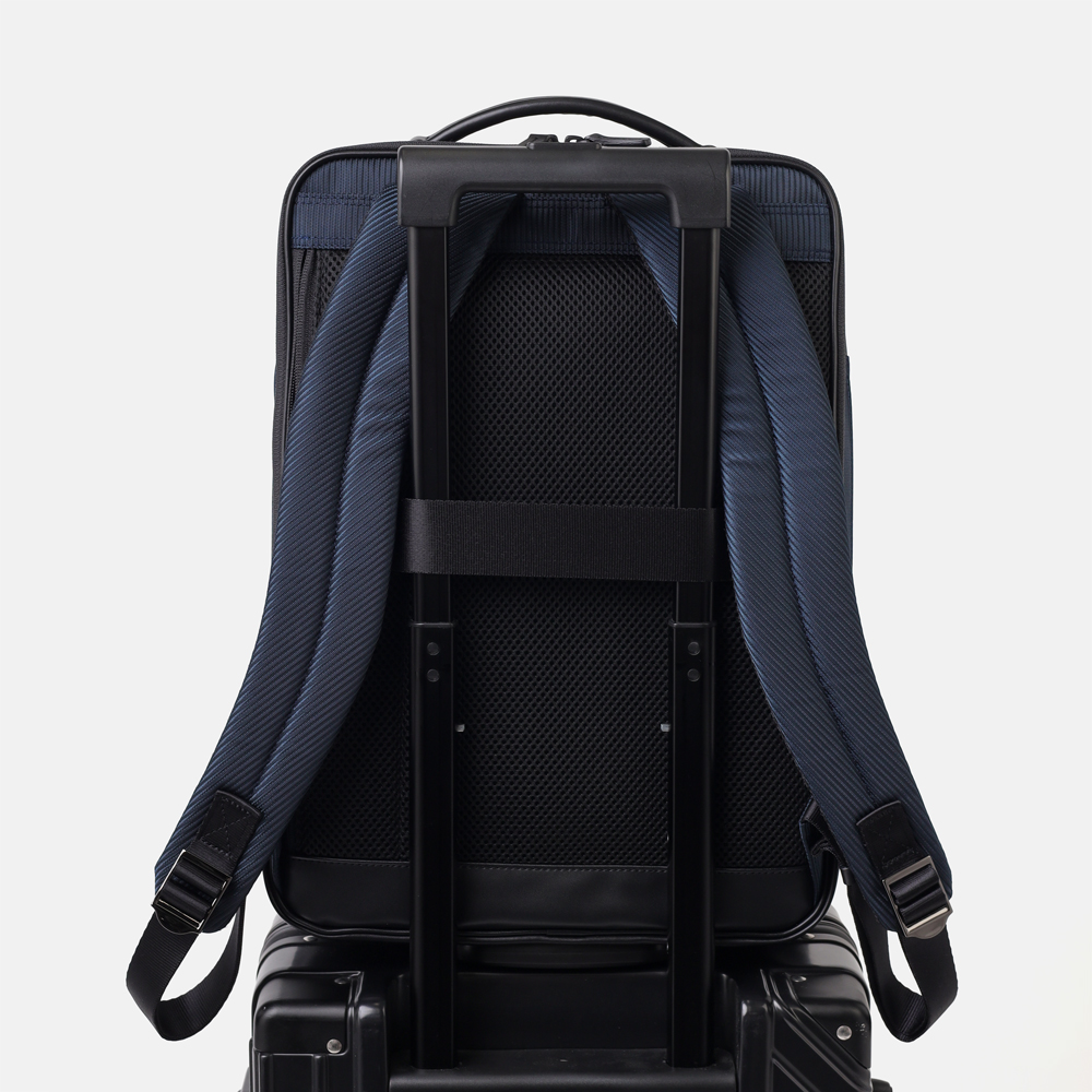 イズイット grid ビジネスリュック B4 15.6インチ