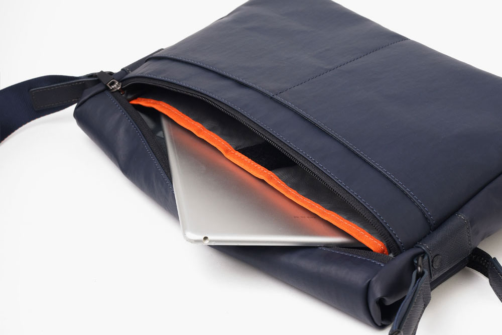 イズイット グリンザ ショルダーバッグ B5