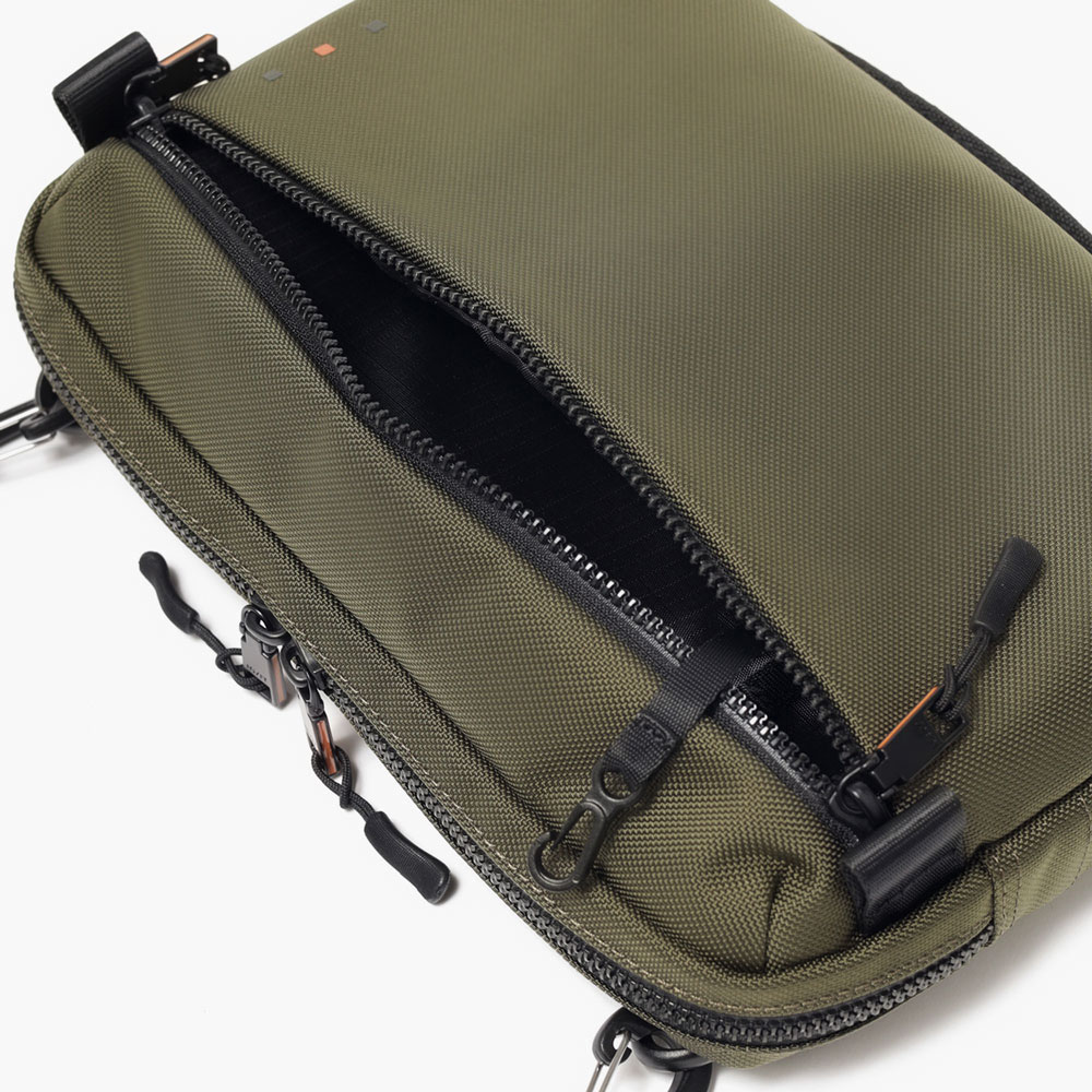 IS/IT ミリスト ショルダーバッグ