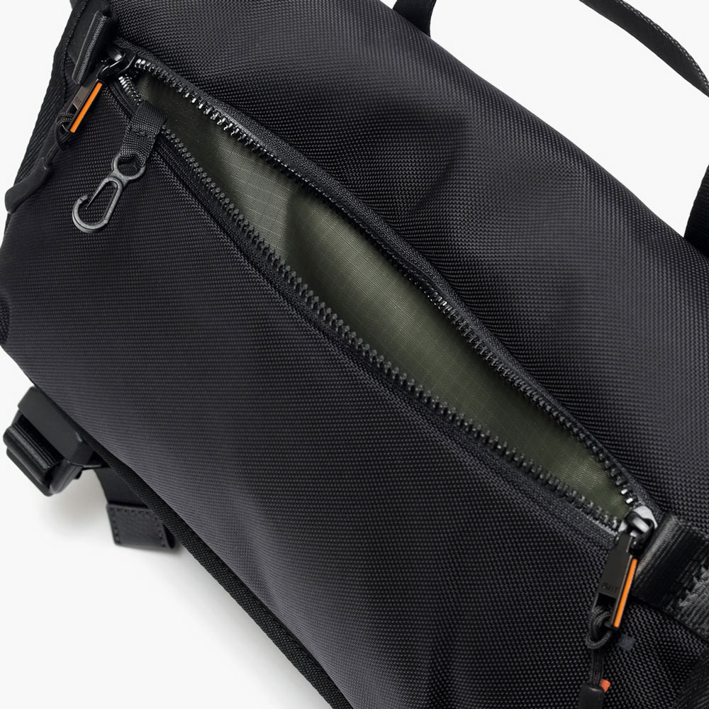 IS/IT ミリスト メッセンジャーバッグ