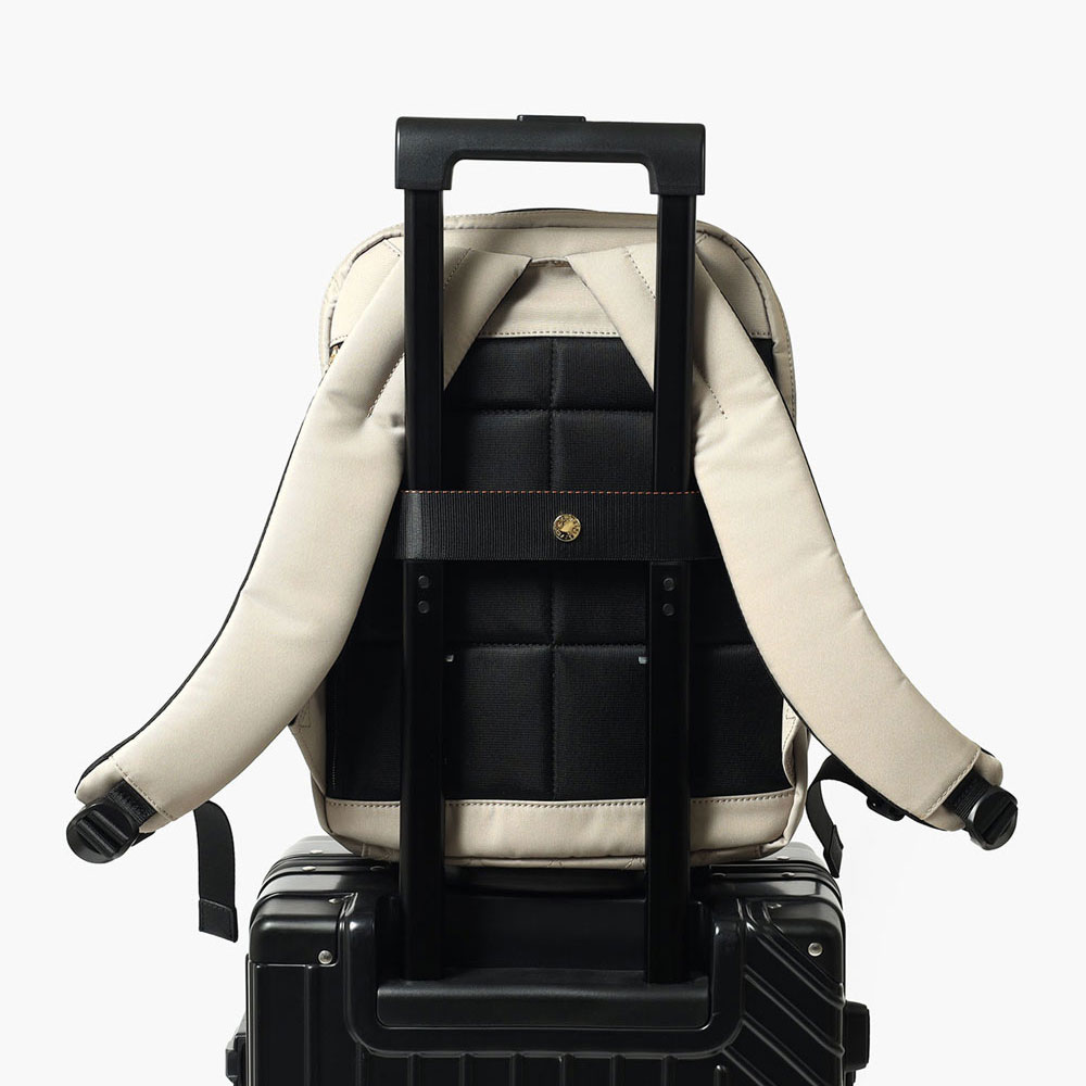 イズイット モデスト リュック A4 13.3インチPC対応