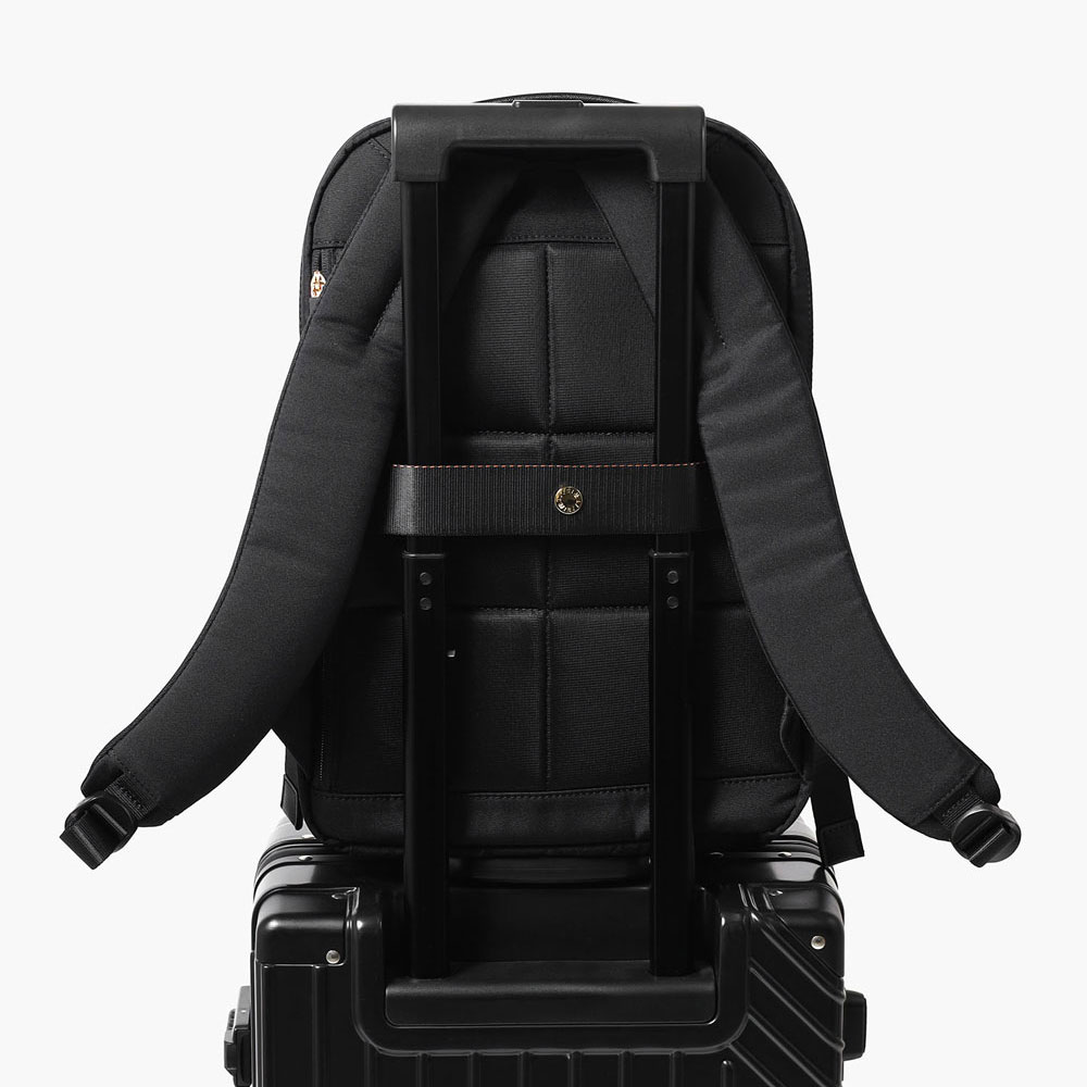 イズイット モデスト リュック A4 15.6インチPC対応