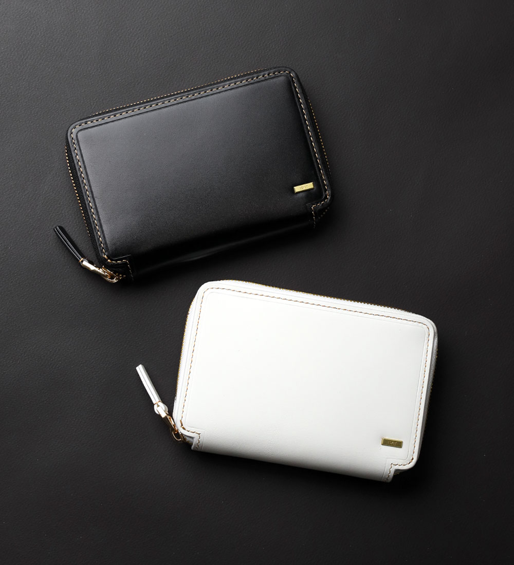 イズイット モノクロ セミ長財布 カード段9