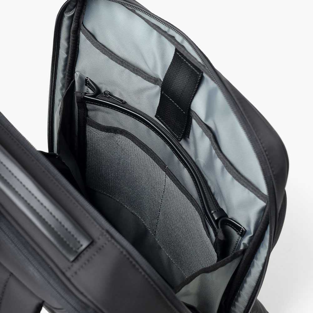 イズイット マイナビソリッド ビジネスリュック A4 セットアップ対応 サコッシュ付属