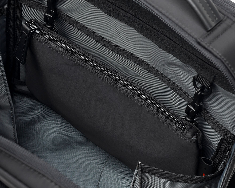 イズイット マイナビソリッド ビジネスリュック A4 セットアップ対応 サコッシュ付属