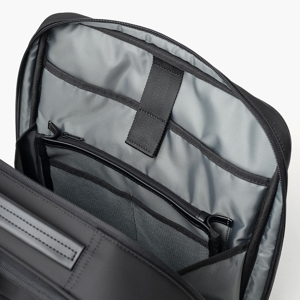 イズイット マイナビソリッド ビジネスリュック B4 セットアップ対応 サコッシュ付属