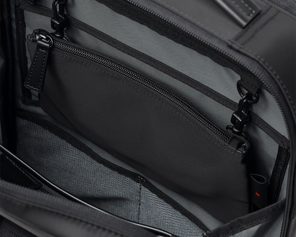 イズイット マイナビソリッド ビジネスリュック B4 セットアップ対応 サコッシュ付属