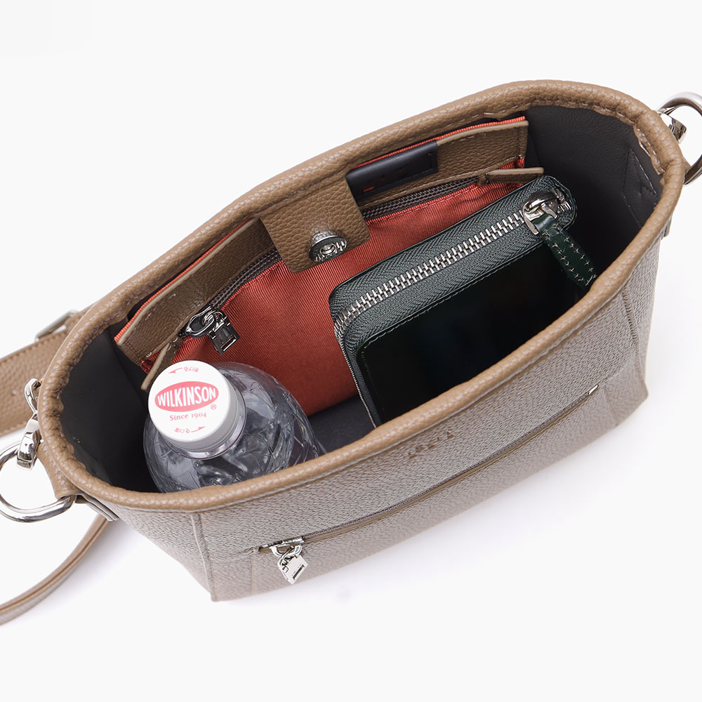 イズイット ライリー ショルダーバッグ