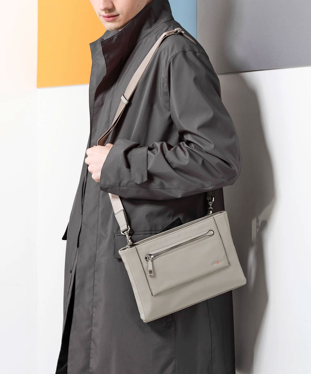 イズイット スペア レザークラッチ兼用ショルダーバッグ 2WAY