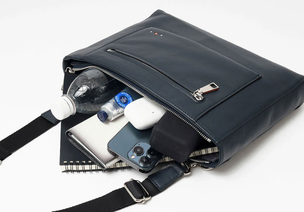 イズイット スペア レザークラッチ兼用ショルダーバッグ B5 2WAY