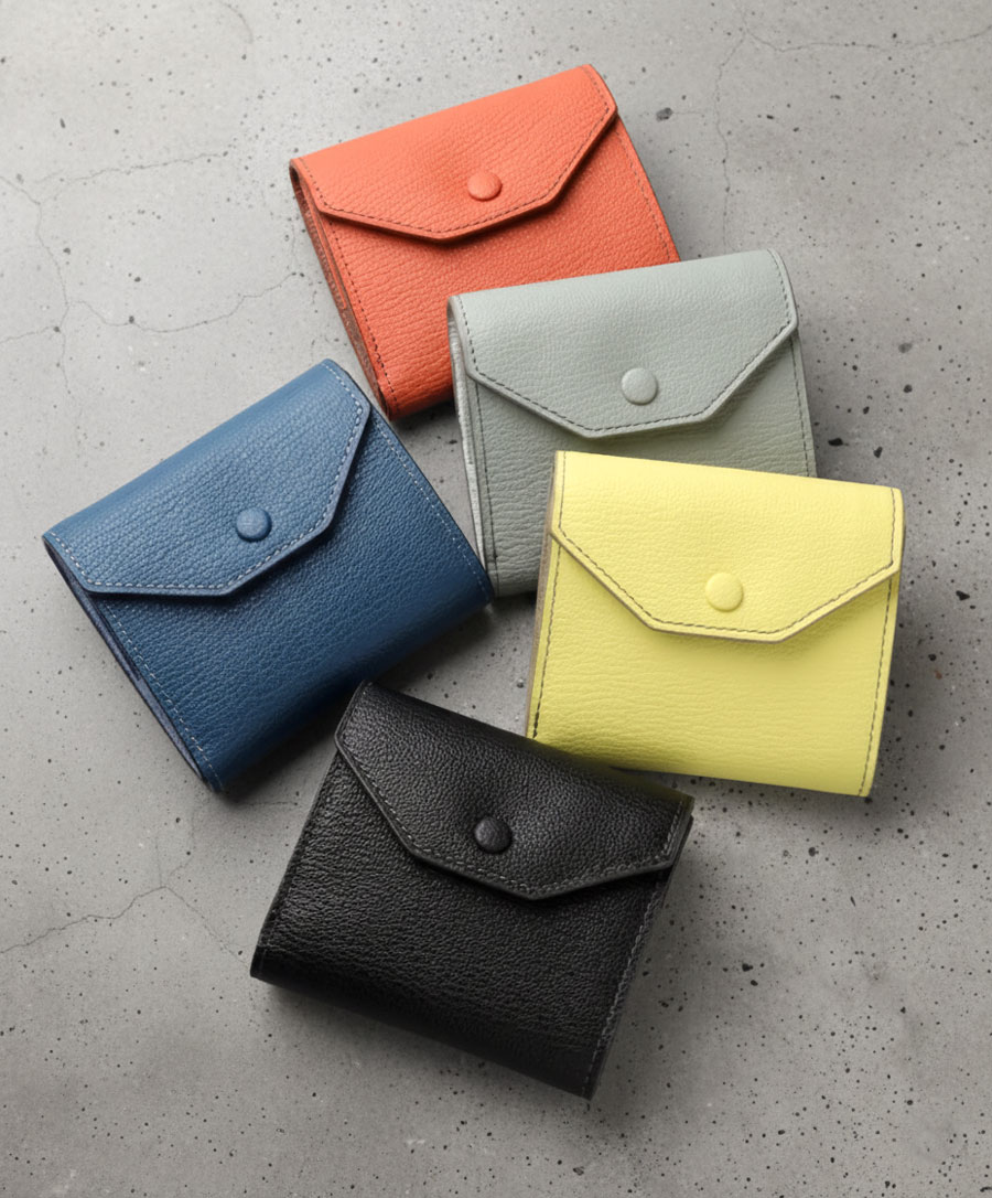 イズイット シュリー 二つ折り財布 BOX型小銭入れ カード段7