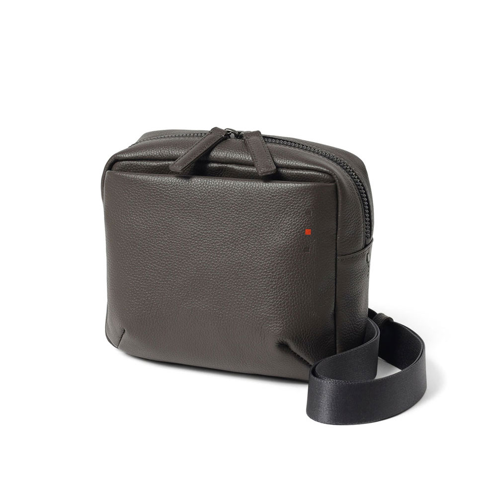 イズイット トラニオン レザーミニショルダーバッグ