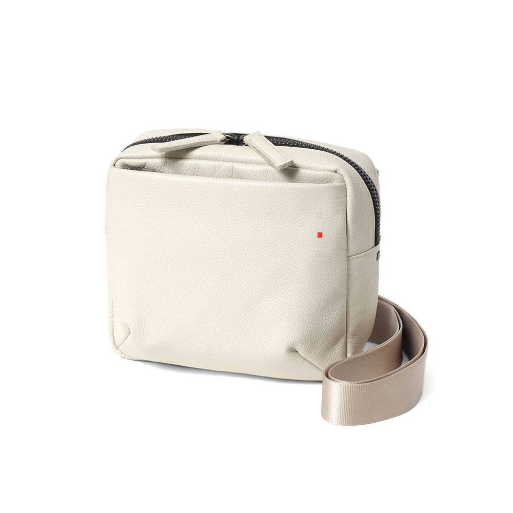 イズイット トラニオン レザーミニショルダーバッグ