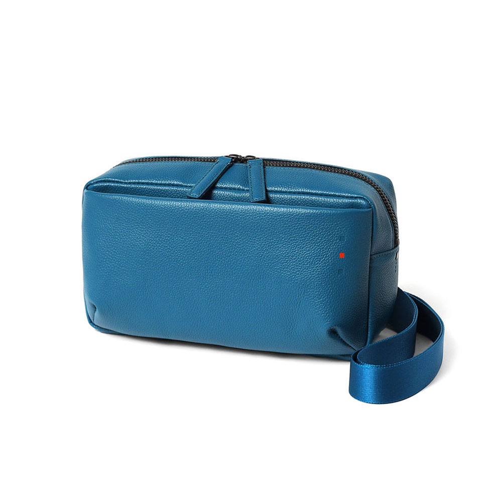 イズイット トラニオン レザーミニショルダーバッグ ヨコ型