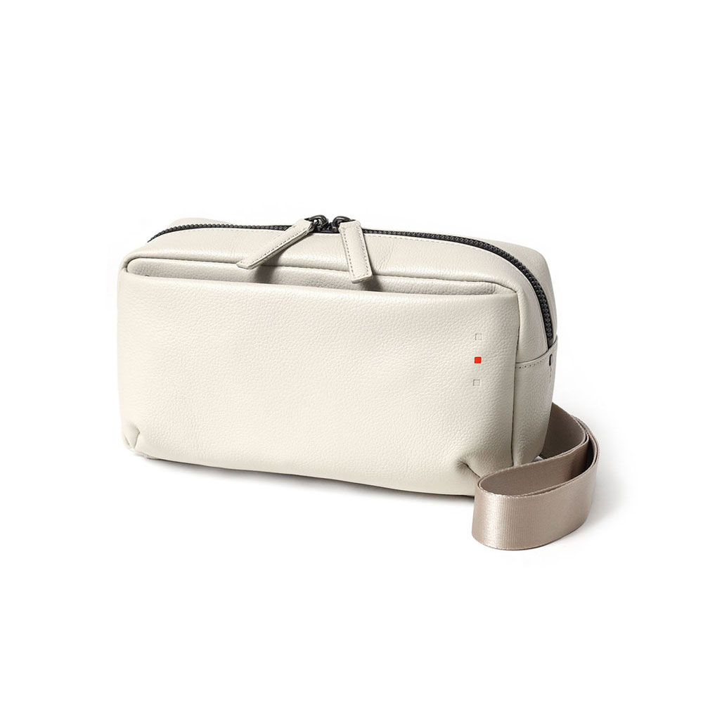 イズイット トラニオン レザーミニショルダーバッグ ヨコ型