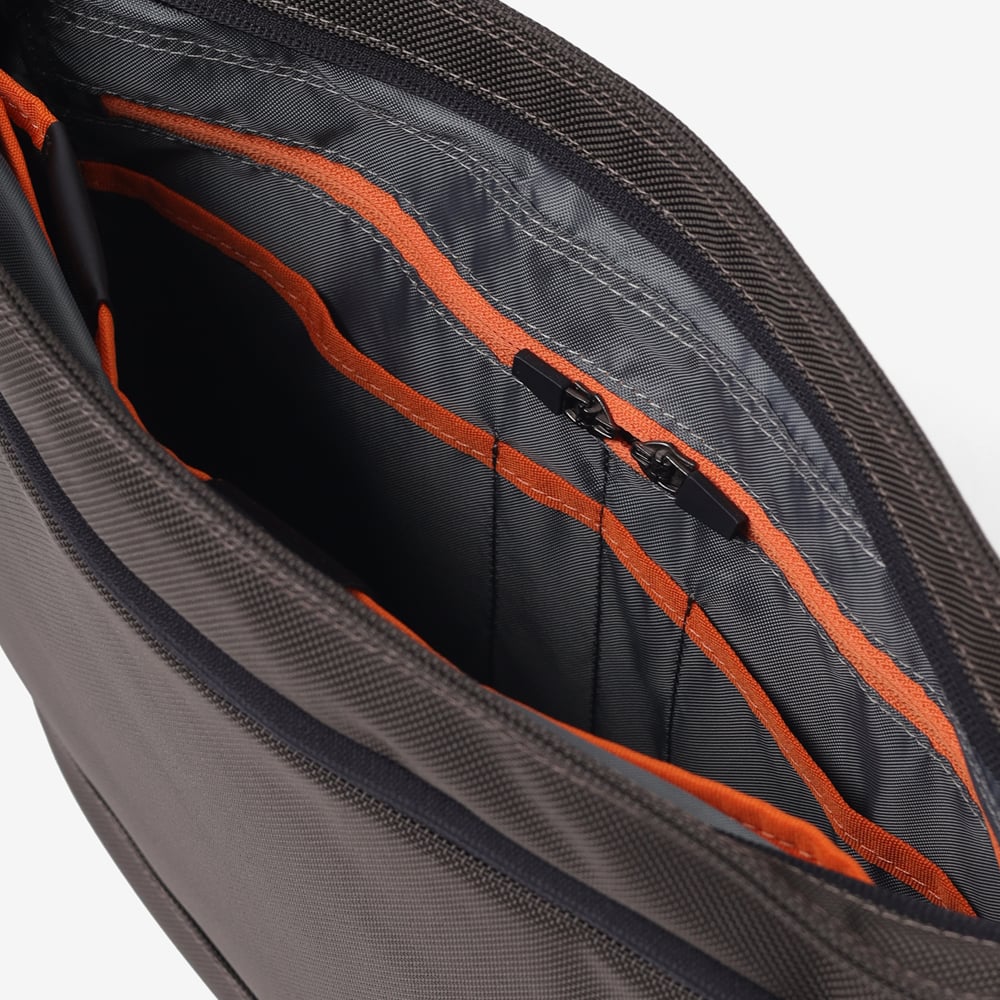 イズイット ショルダーバッグ A4